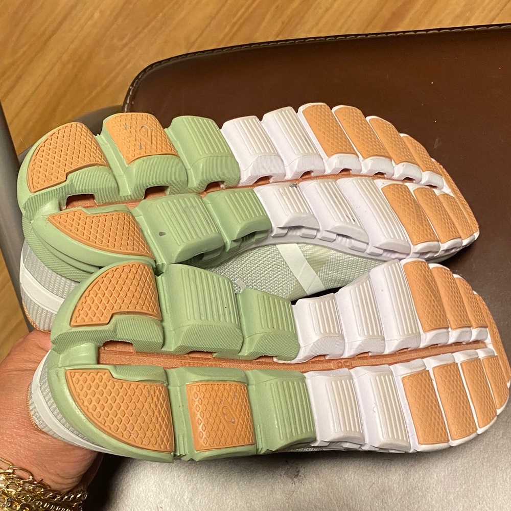 On Running Women's Shoes in Mint and Peach - Picture 5 of 8